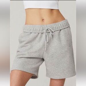 NWT Alo Yoga Accolade Sweat Short Size XS